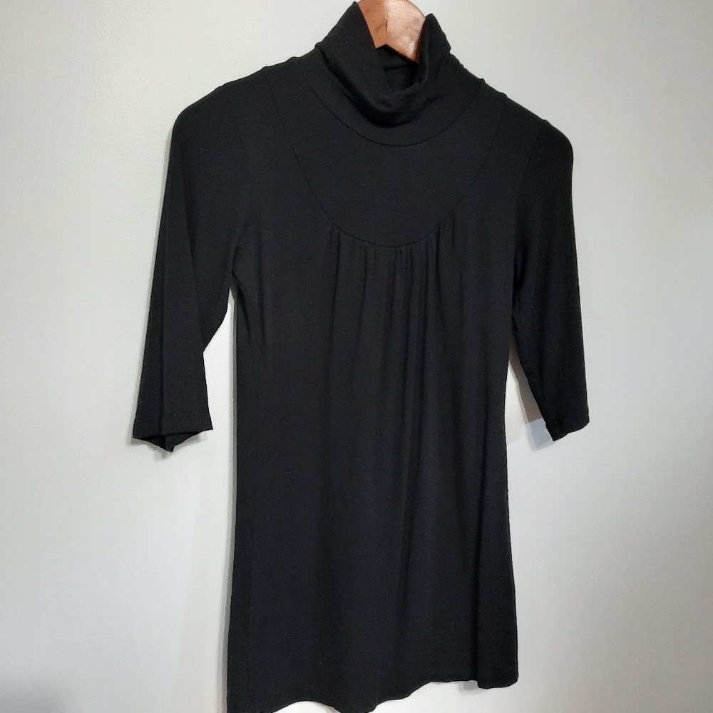 Free Line Black Half Sleeve Turtleneck